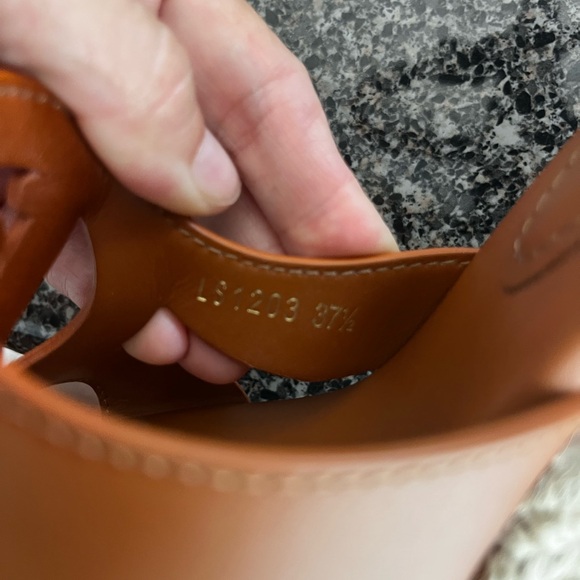 Louis Vuitton Isla wedge sandal.  Size 37.5 color COGNAC - Picture 7 of 9